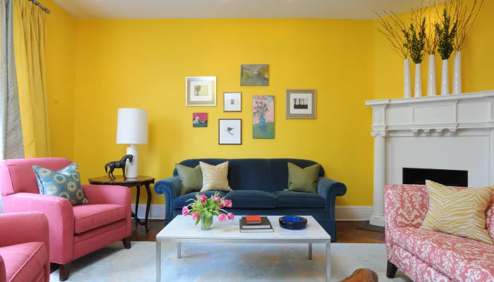 warna kuning cerah untuk ruang tamu modern