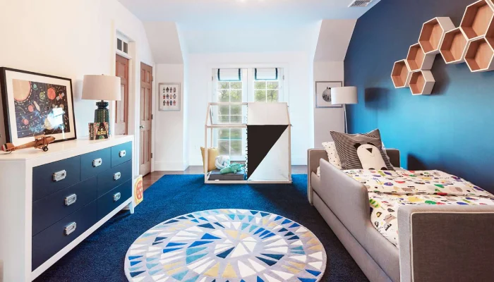 desain kamar tidur anak laki laki dengan karpet biru