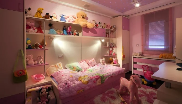 desain kamar tidur anak perempuan banyak boneka