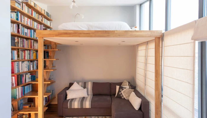 dekorasi kamar tidur sempit tema mezanine