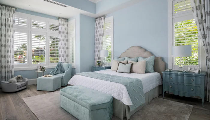 Kamar Tidur dengan Warna Cat Biru Muda