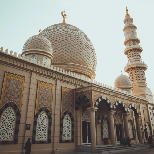 desain masjid minimalis warna gold